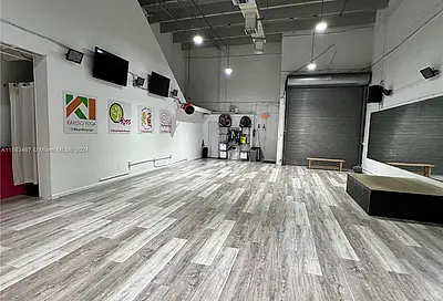 Fitness space in Doral NW 31st Ter