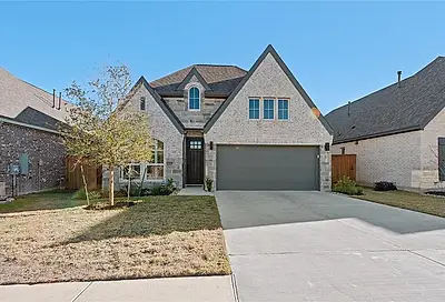 111 Chinaberry Bend