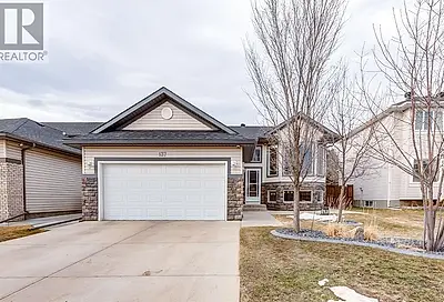 137 Oakmere Point Chestermere AB T1X1M8